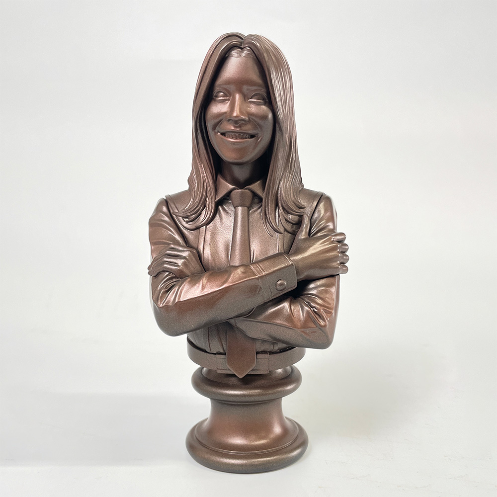フジ・アキコ隊員胸像ソフビ製完成品（ブロンズ単色版）